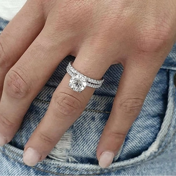 Round Brilliant CZ Ring w/ companion band, Hidden Halo, promise ring, Size 6 - Picture 1 of 5